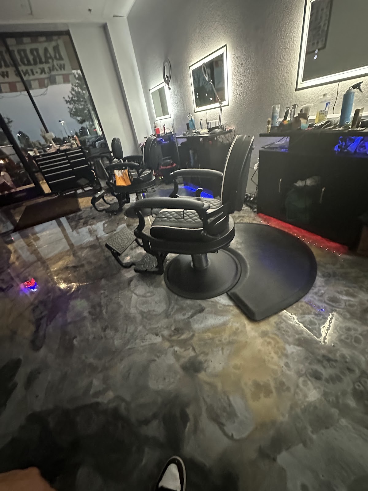 Styling station under the LED mirrors